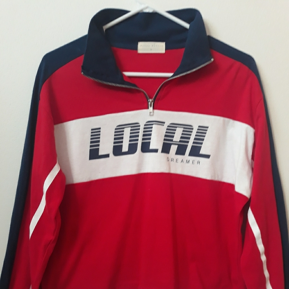 Long sleeve zip-up collar shirt